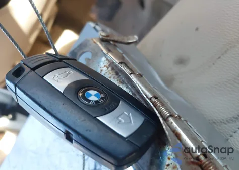 2007 BMW 328I z USA, uszkodzony, nr VIN WBAVA33557PV66715